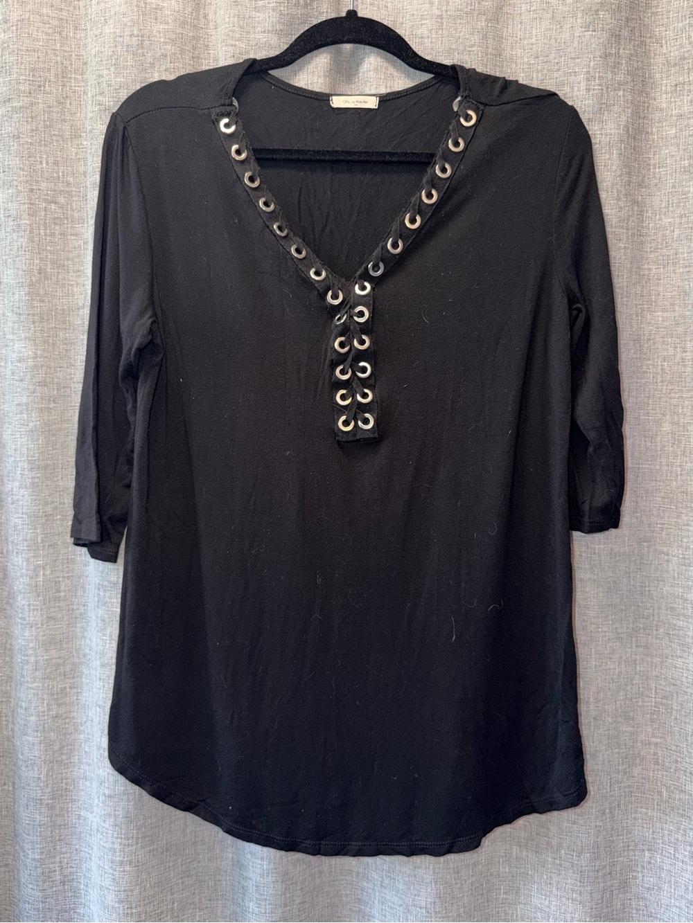 12 Pm By Mon Ami Black Grommet V-Neck Tunic Top Large